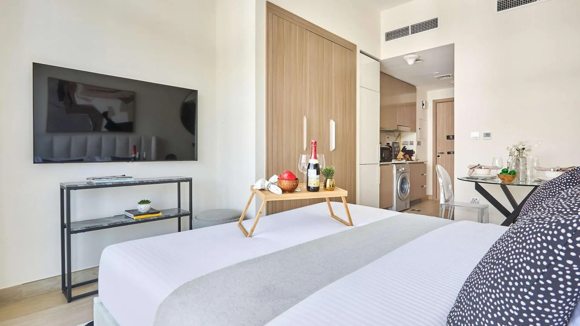 Frank Porter - Azizi Riviera 15 Dubai Apartment